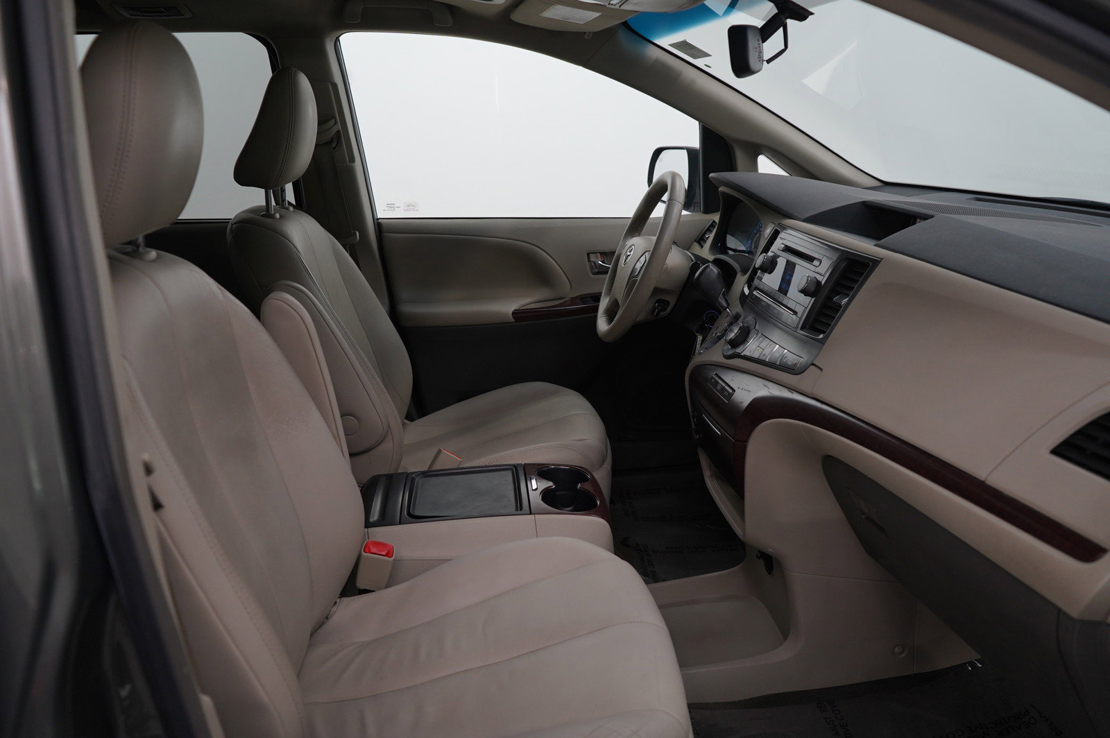 Used 2012 Toyota Sienna XLE image 10