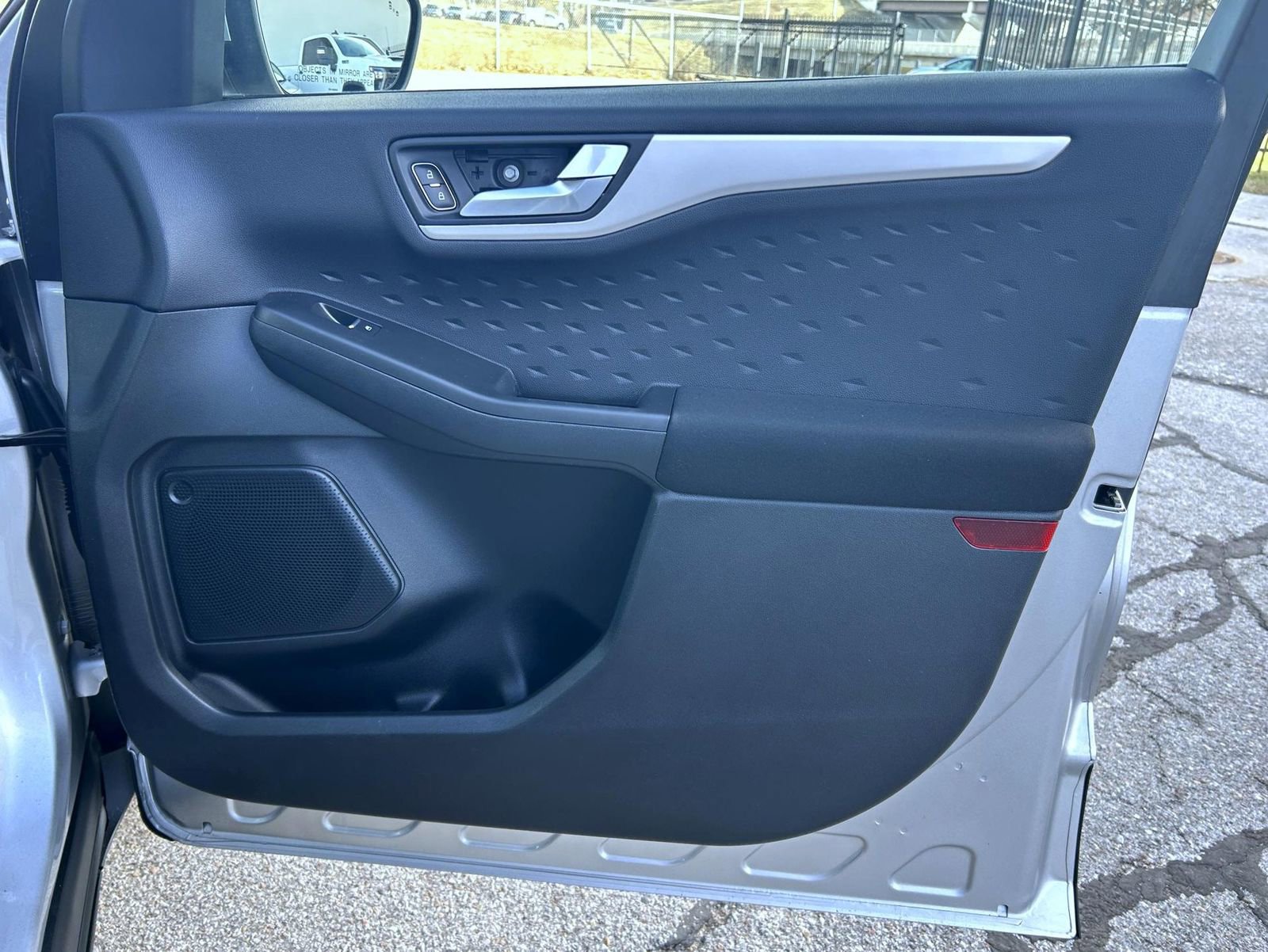 Used 2020 Ford Escape SE image 15