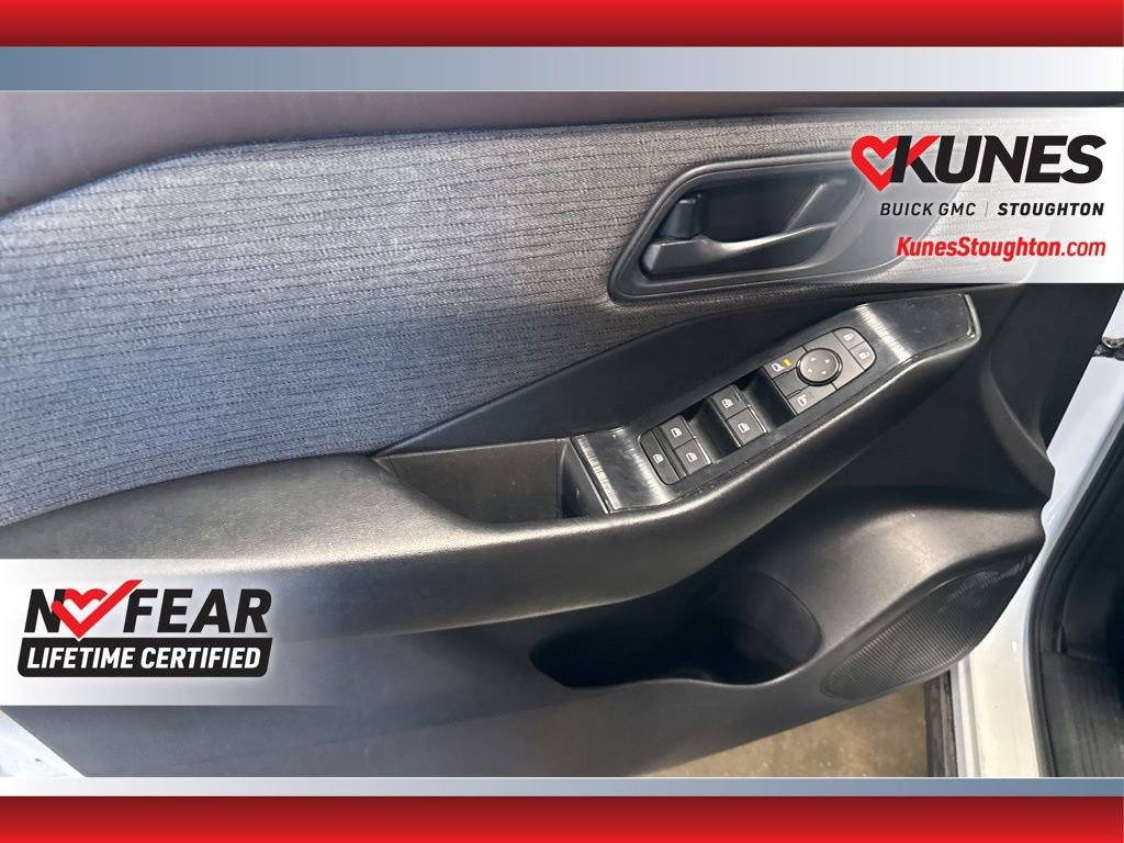 Used 2023 Nissan Rogue S image 19