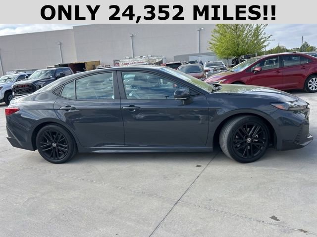 Used 2025 Toyota Camry SE image 2