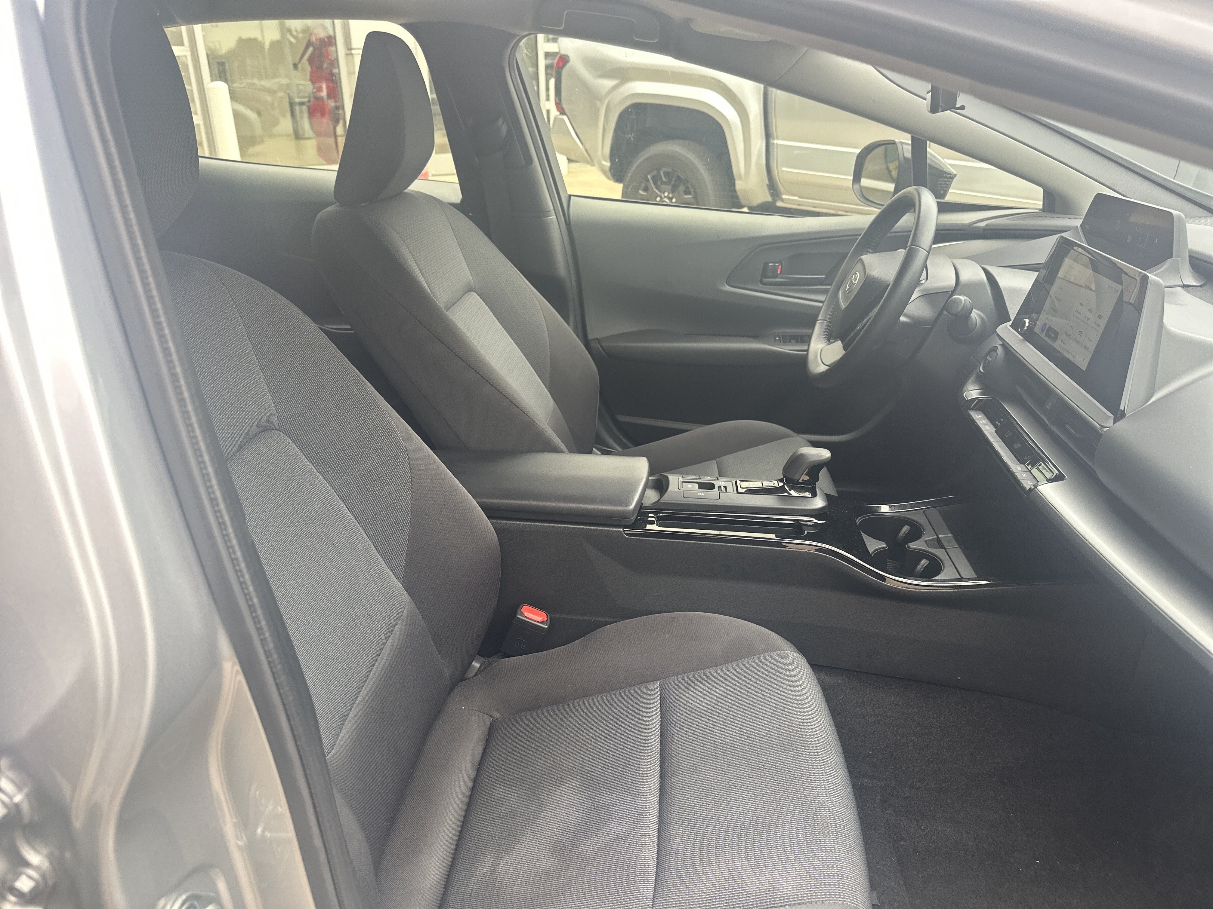 Used 2025 Toyota Prius LE FWD image 25