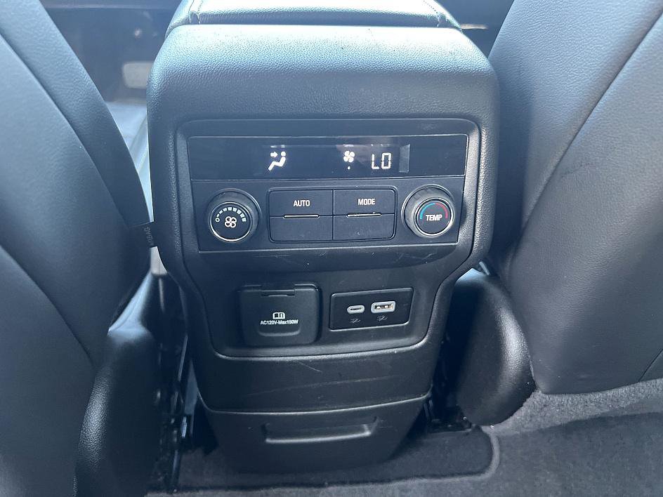 Used 2023 GMC Acadia SLT image 18