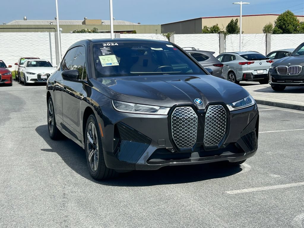 Used 2024 BMW iX xDrive50 w/ Sport Package AWD/4WD image 7