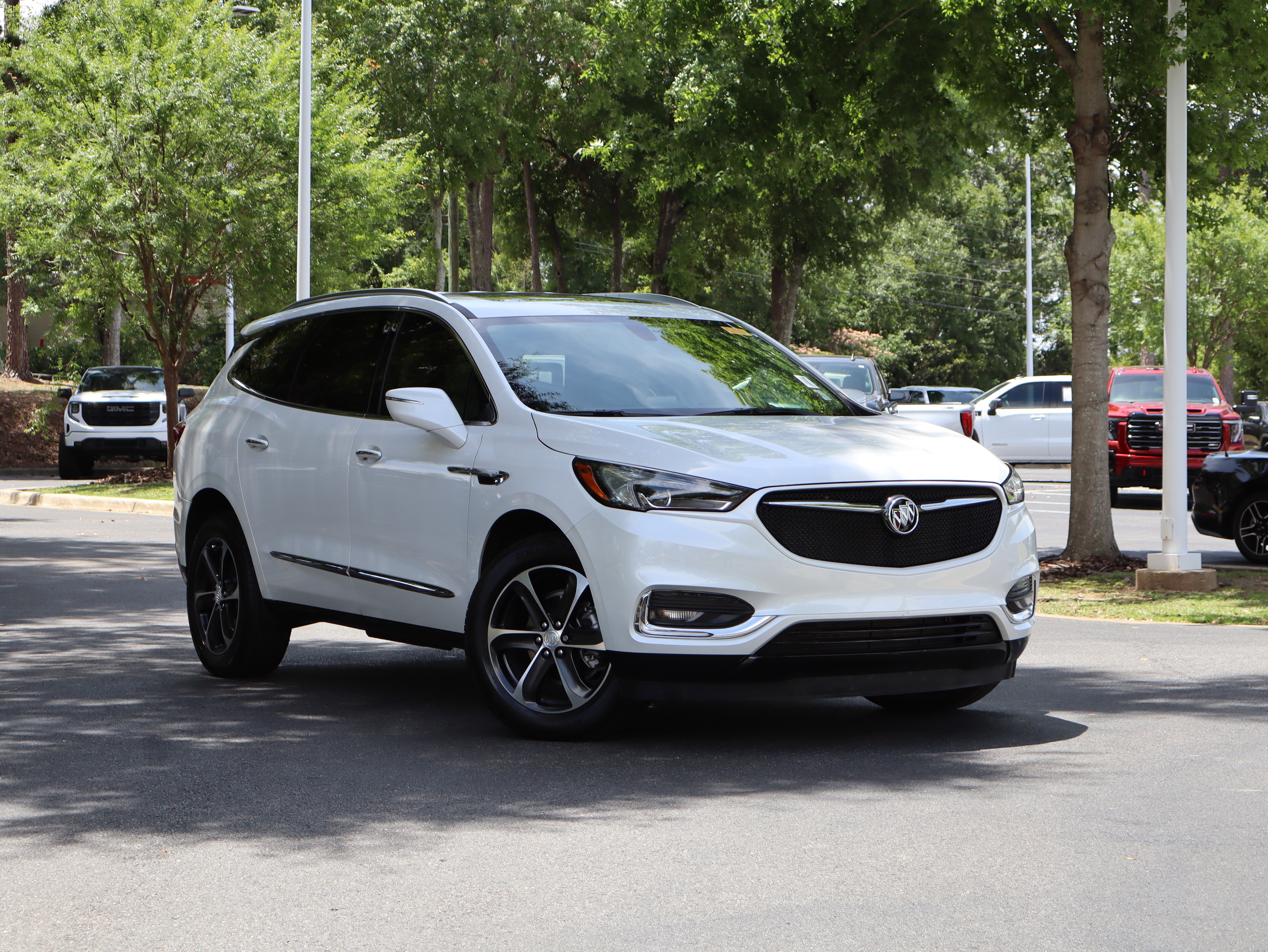 Used 2021 Buick Enclave Essence w/ Sport Touring Edition FWD image 2