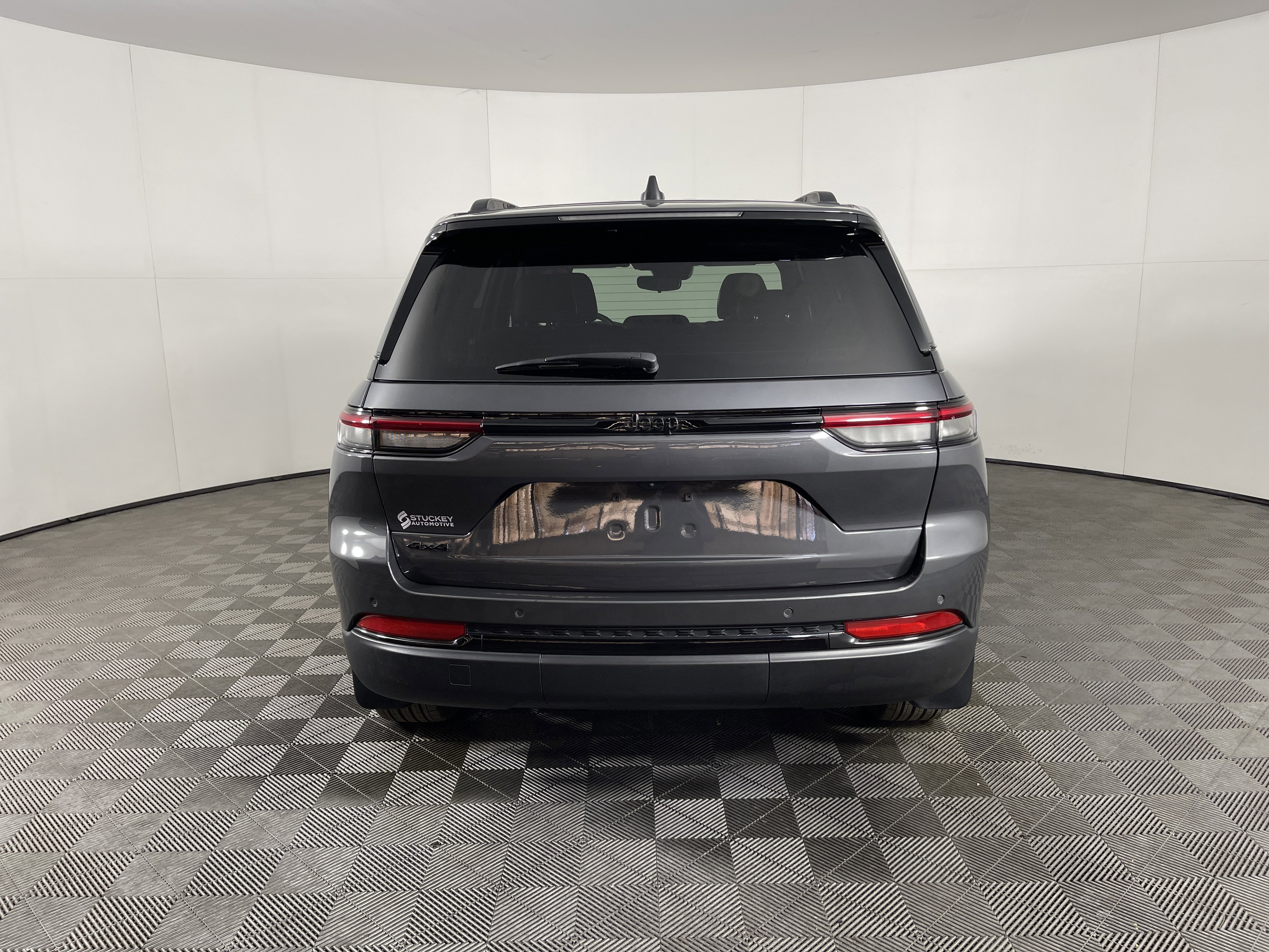 Used 2024 Jeep Grand Cherokee Altitude image 4