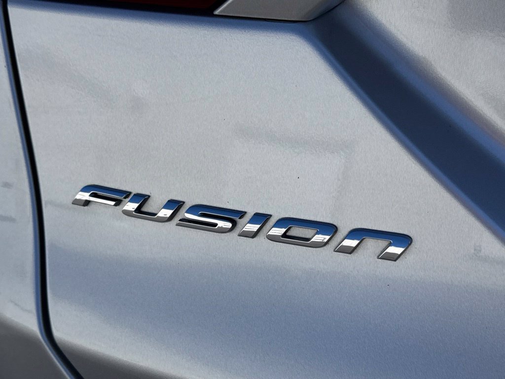 Used 2016 Ford Fusion SE FWD image 11