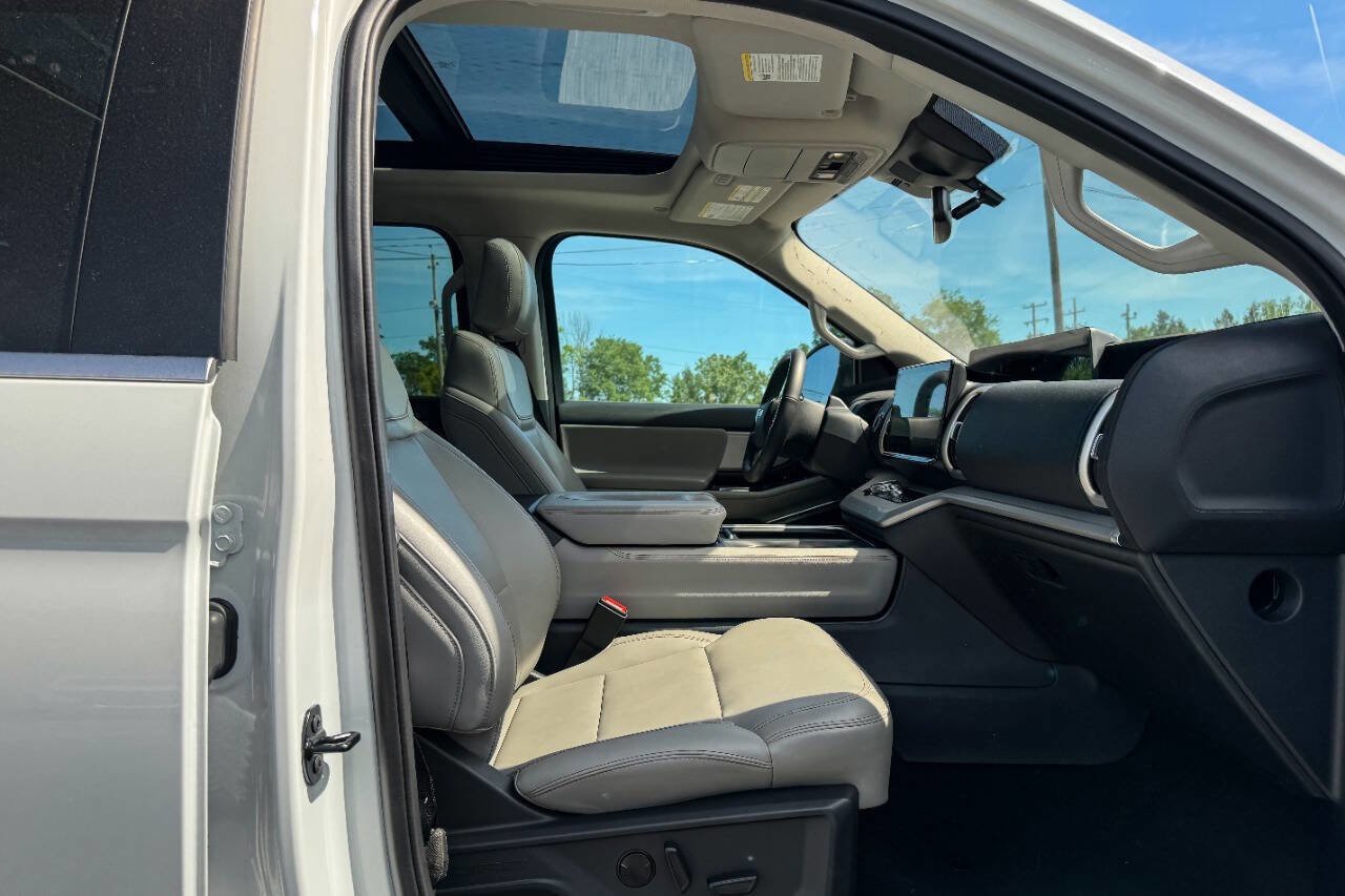 Used 2025 Ford Expedition Active AWD/4WD image 13