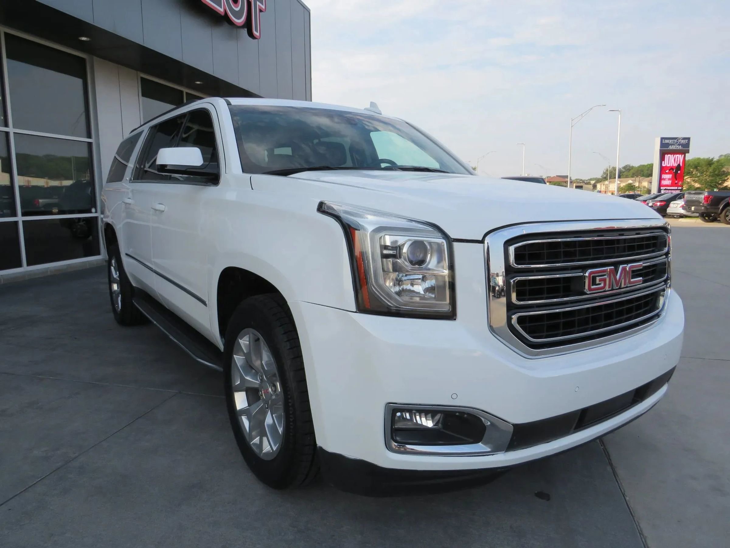 Used 2019 GMC Yukon XL SLT image 9