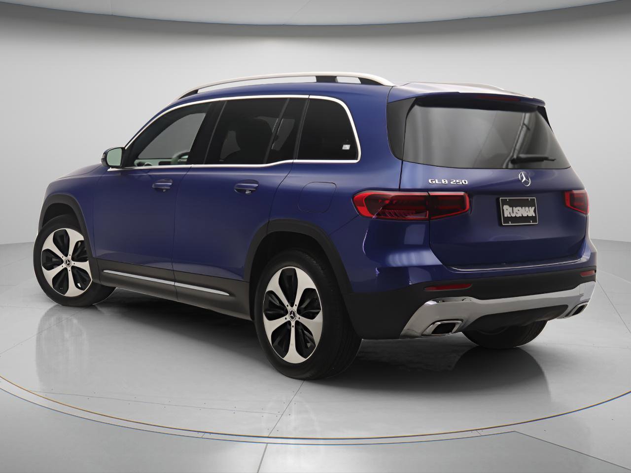 New 2026 Mercedes-Benz GLB 250 image 2