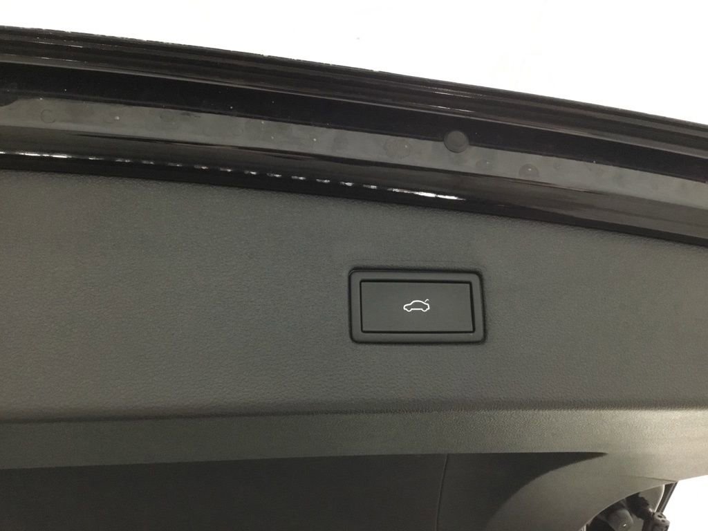 Used 2022 Volkswagen Tiguan SE AWD/4WD image 39