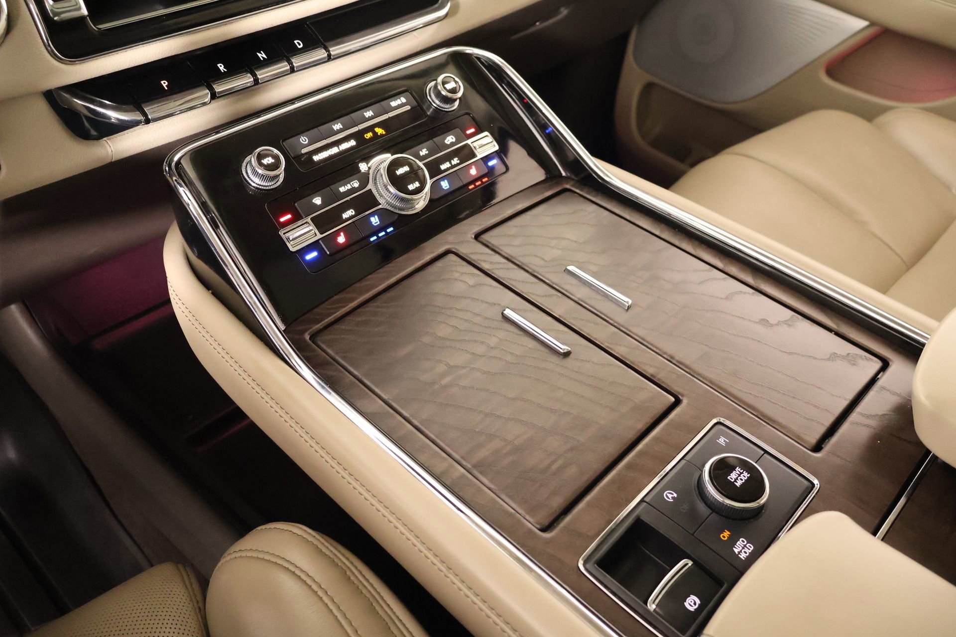 Used 2022 Lincoln Navigator Reserve image 9