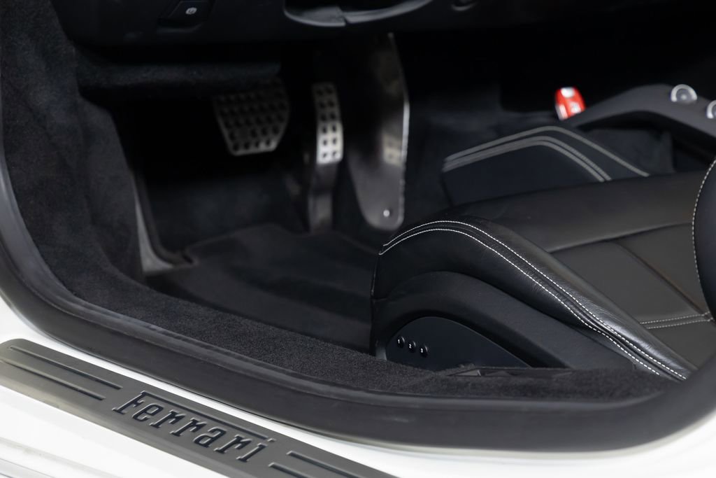 Used 2016 Ferrari 488 Spider RWD image 33