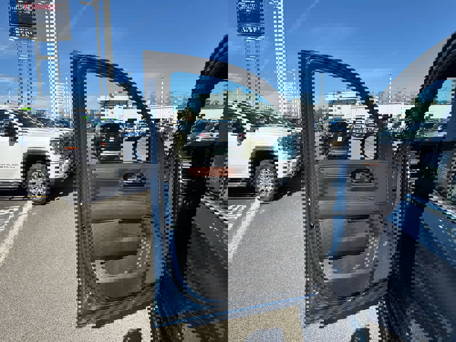 New 2026 GMC Yukon Denali w/ Sun & Power Step Package image 13