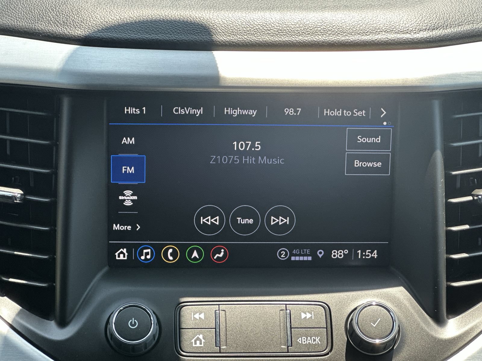 Used 2023 GMC Acadia SLT w/ LPO, Floor Liner Package FWD image 26