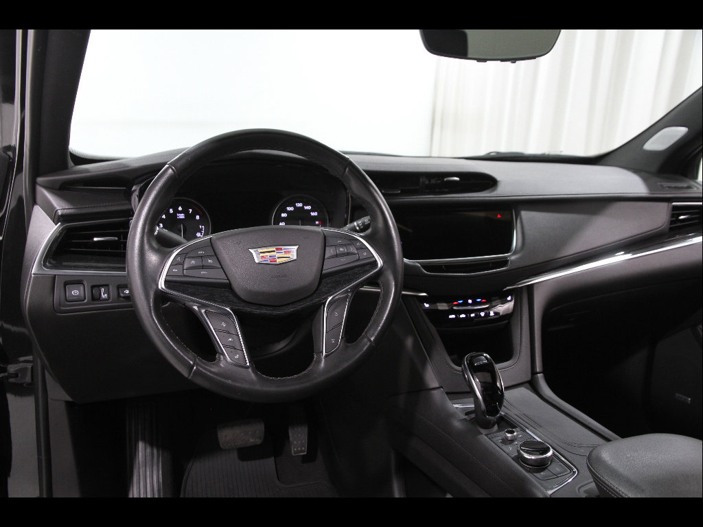 Used 2022 Cadillac XT5 Premium Luxury w/ Technology Package AWD/4WD image 6