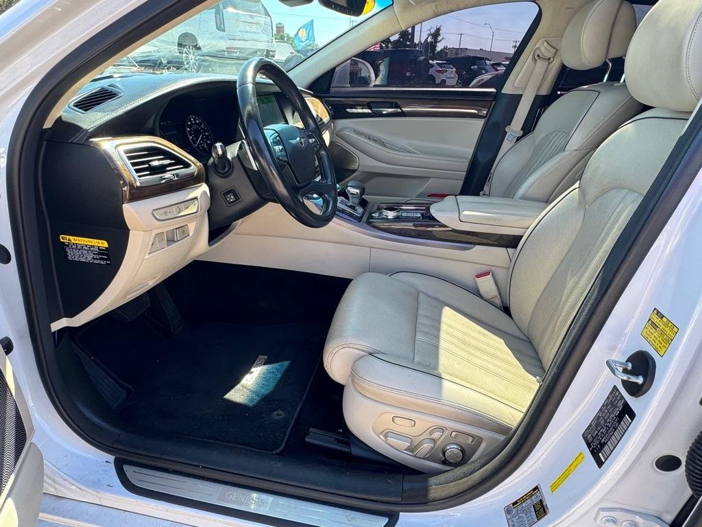 Used 2017 Genesis G90 3.3T Premium RWD image 9