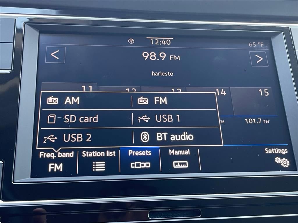 Used 2023 Volkswagen Jetta SE image 21