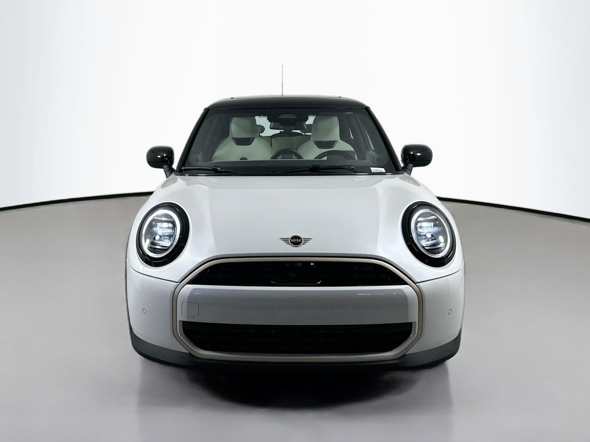 Used 2025 MINI Cooper 2-Door Hardtop image 2