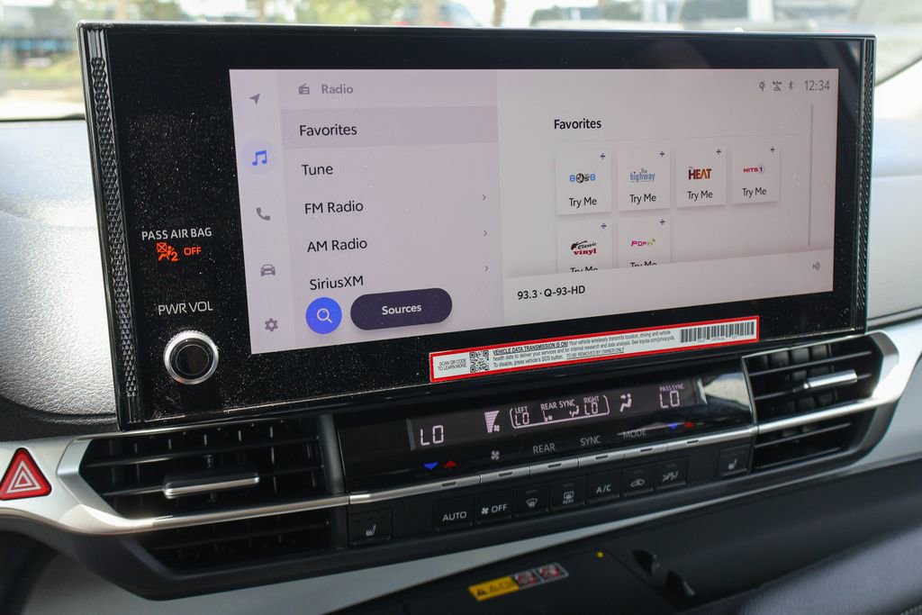 Used 2025 Toyota Sienna XLE FWD image 5