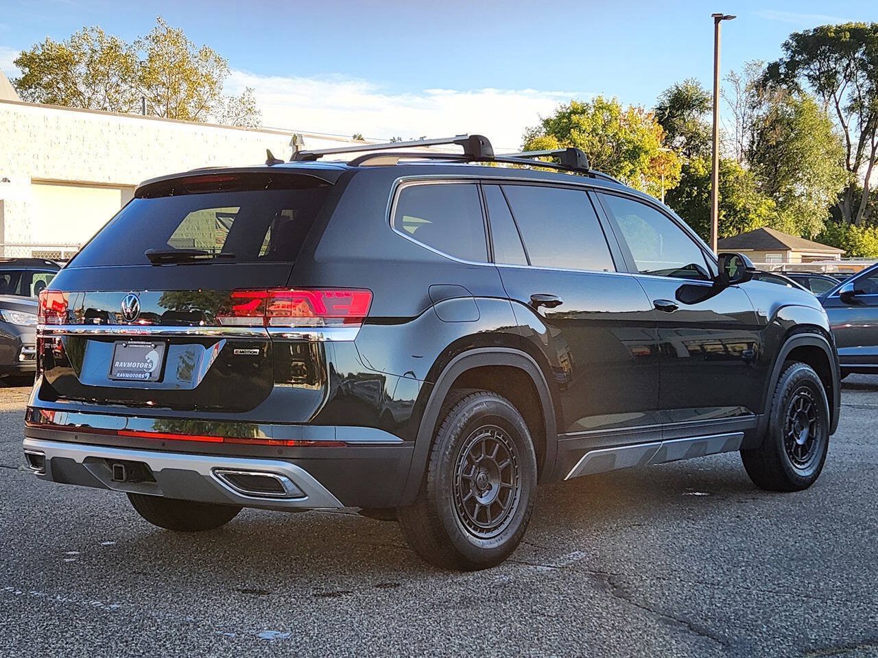 Used 2021 Volkswagen Atlas SE w/ Towing Package AWD/4WD image 7