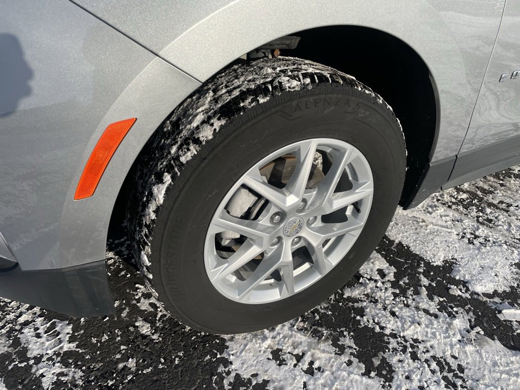 Used 2024 Chevrolet Equinox LT image 3