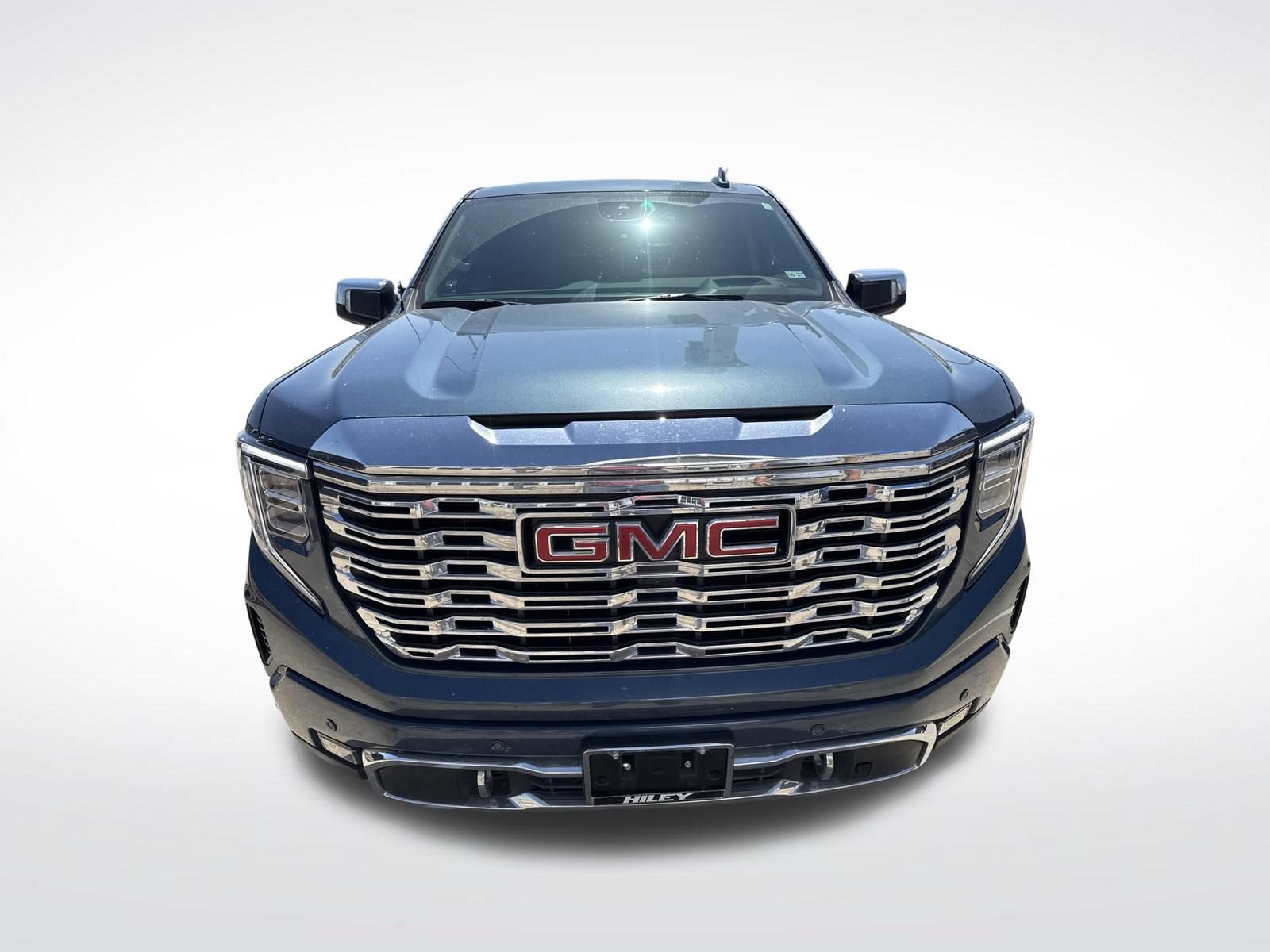 Used 2025 GMC Sierra 1500 Denali w/ Technology Package AWD/4WD image 2