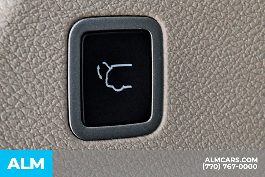 Used 2024 Chrysler Pacifica Touring-L FWD image 27