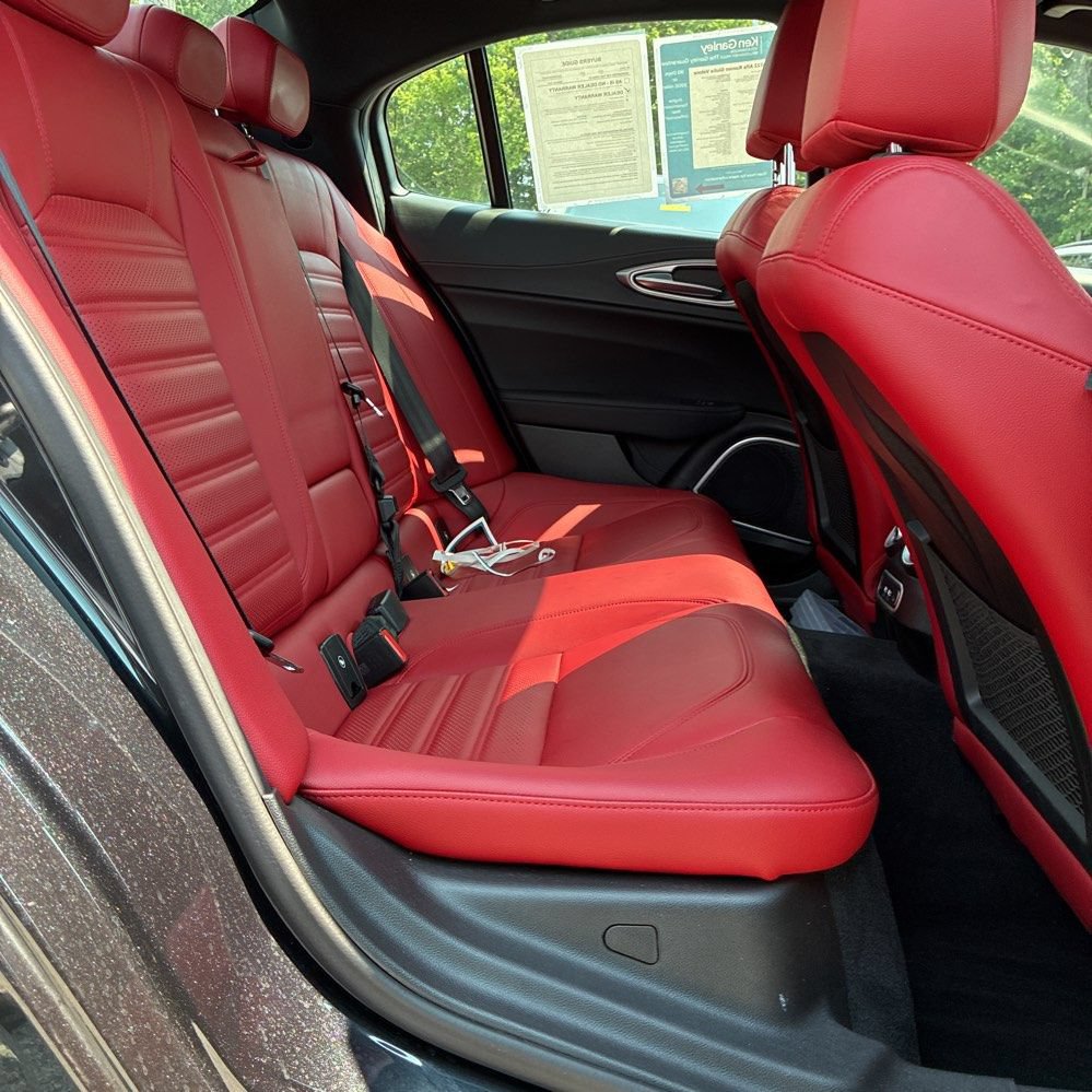 Used 2022 Alfa Romeo Giulia Veloce AWD/4WD image 13