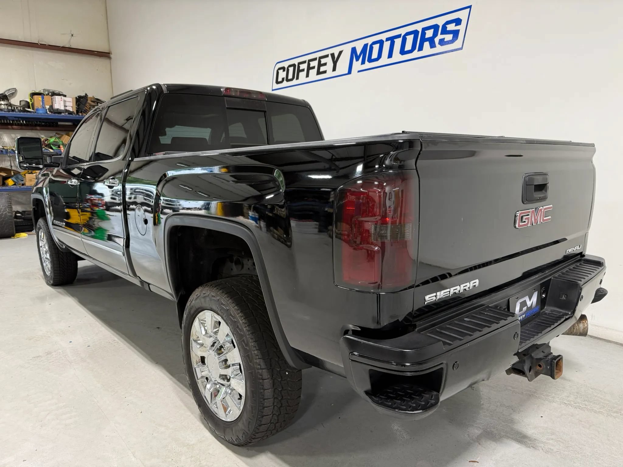 Used 2016 GMC Sierra 2500 Denali w/ Duramax Plus Package AWD/4WD image 4