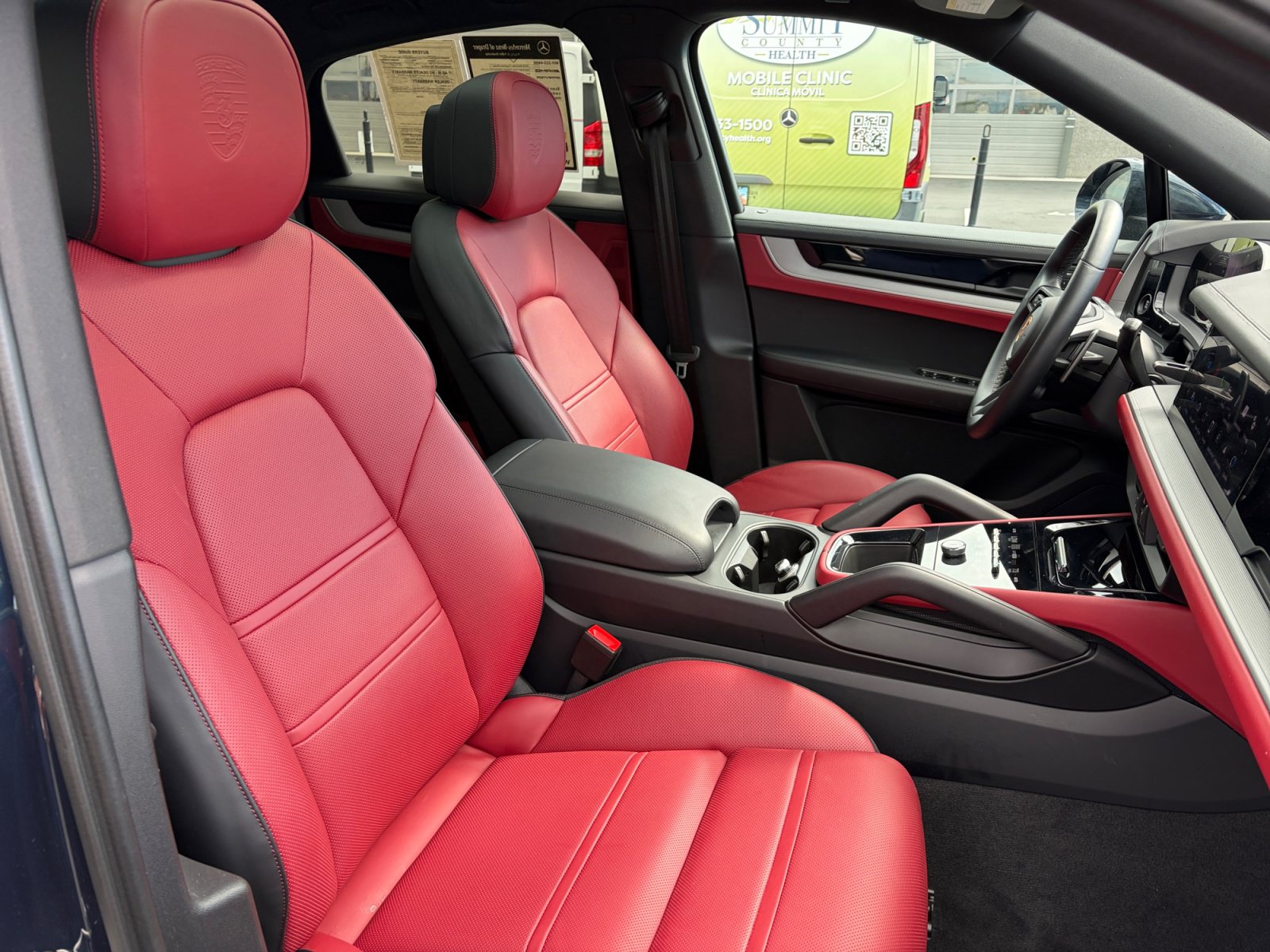 Used 2024 Porsche Cayenne Coupe AWD/4WD image 21