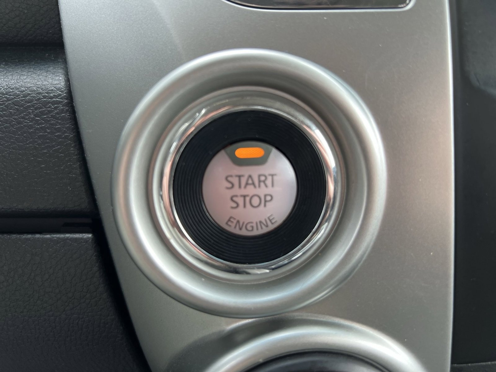 Used 2017 Nissan Titan SV image 24