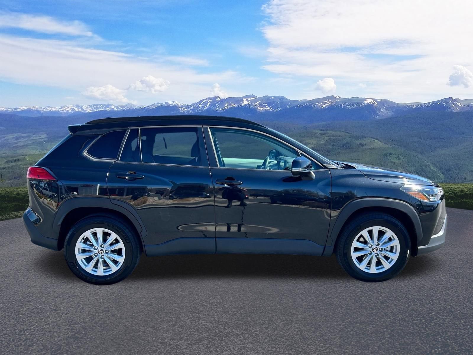 Certified 2025 Toyota Corolla Cross LE image 6