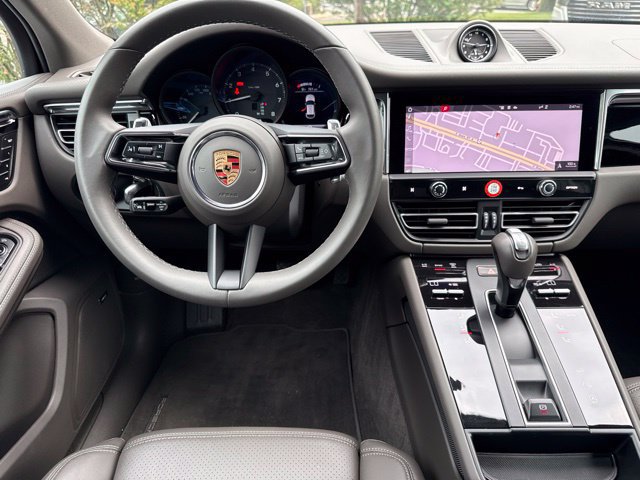 Used 2025 Porsche Macan AWD/4WD image 22