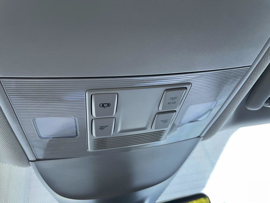 Used 2023 Volkswagen Taos SE FWD image 15
