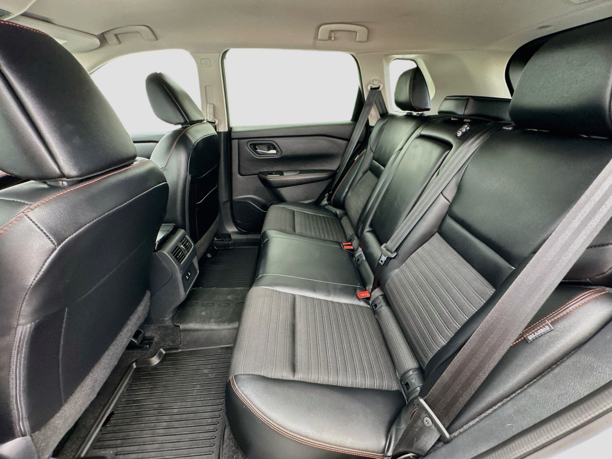 Used 2025 Nissan Rogue SV AWD/4WD image 15