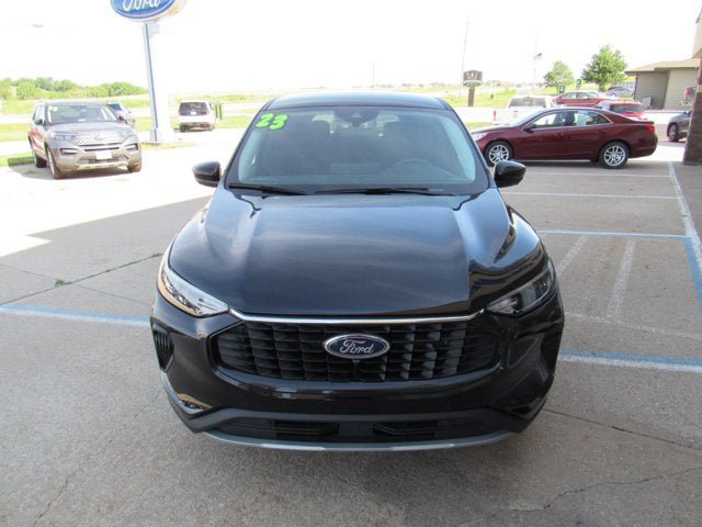 Used 2023 Ford Escape Active w/ Tech Pack #2 AWD/4WD image 2
