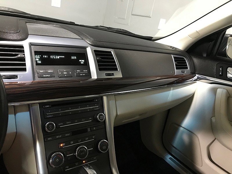 Used 2009 Lincoln MKS image 26