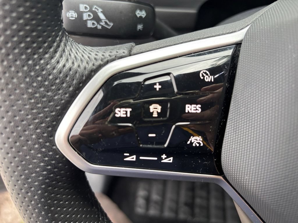 Certified 2024 Volkswagen Tiguan SE R-Line AWD/4WD image 21