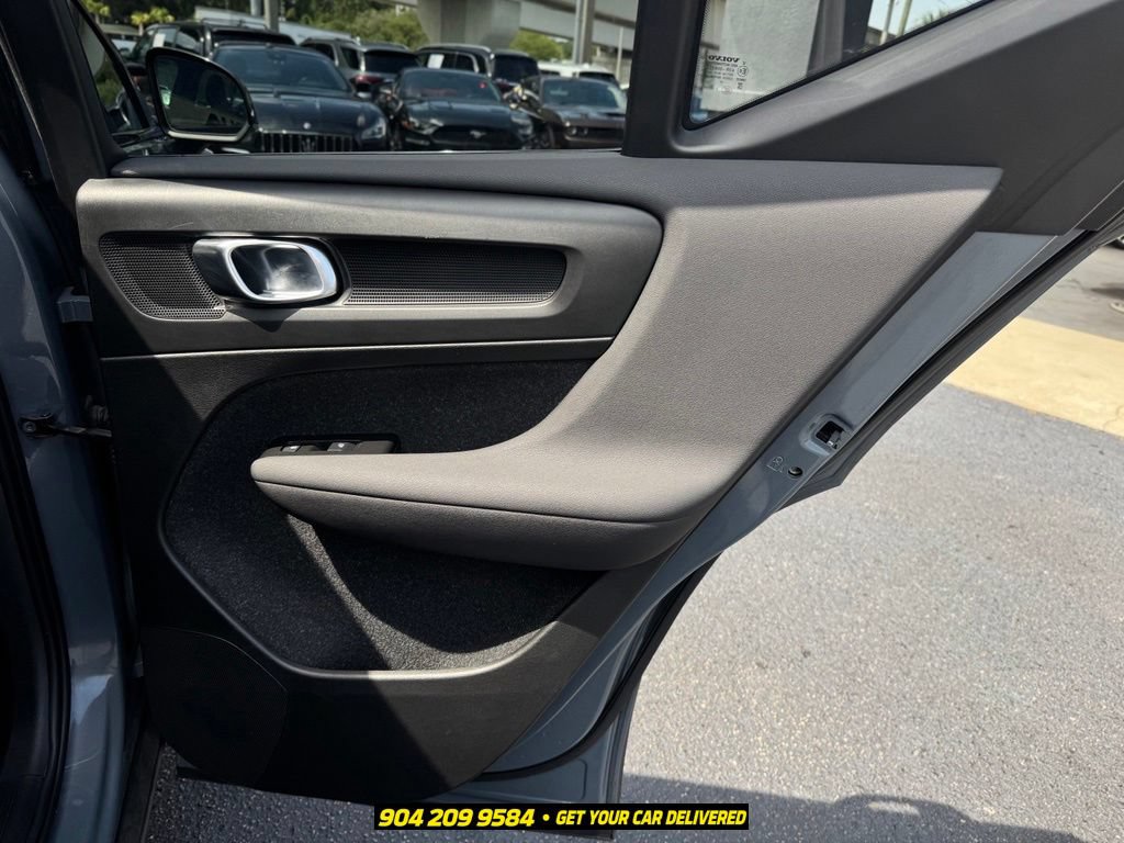Used 2022 Volvo XC40 T5 R-Design w/ Climate Package AWD/4WD image 32