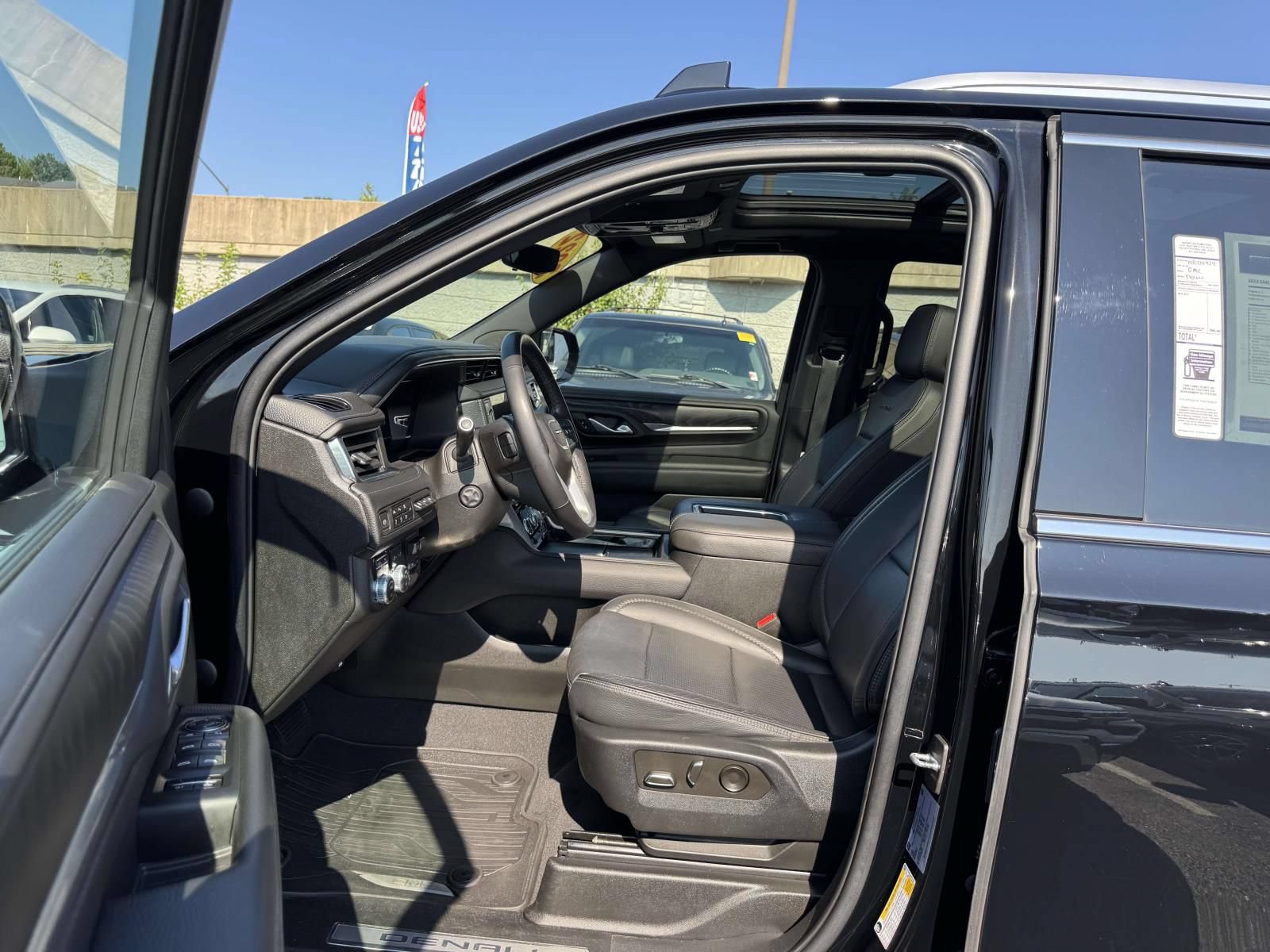 Used 2022 GMC Yukon Denali w/ Denali Premium Package AWD/4WD image 20