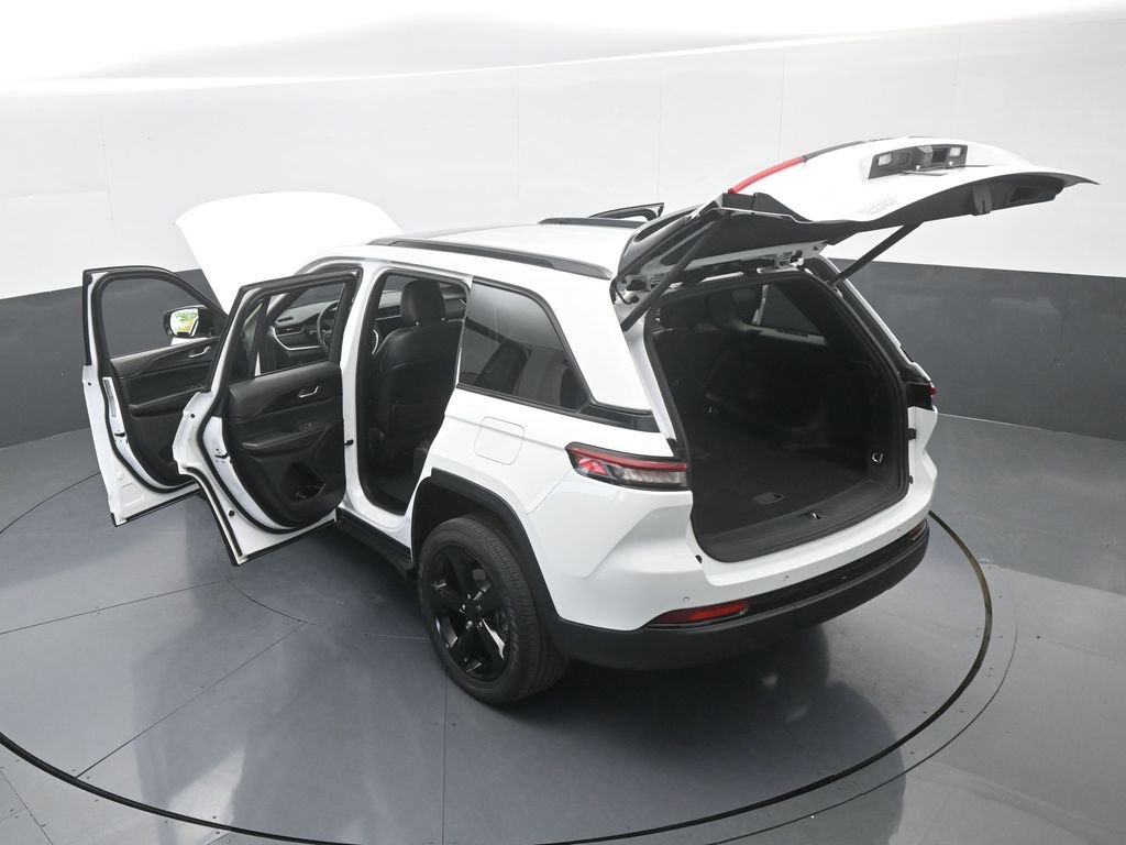 Used 2023 Jeep Grand Cherokee Altitude image 30