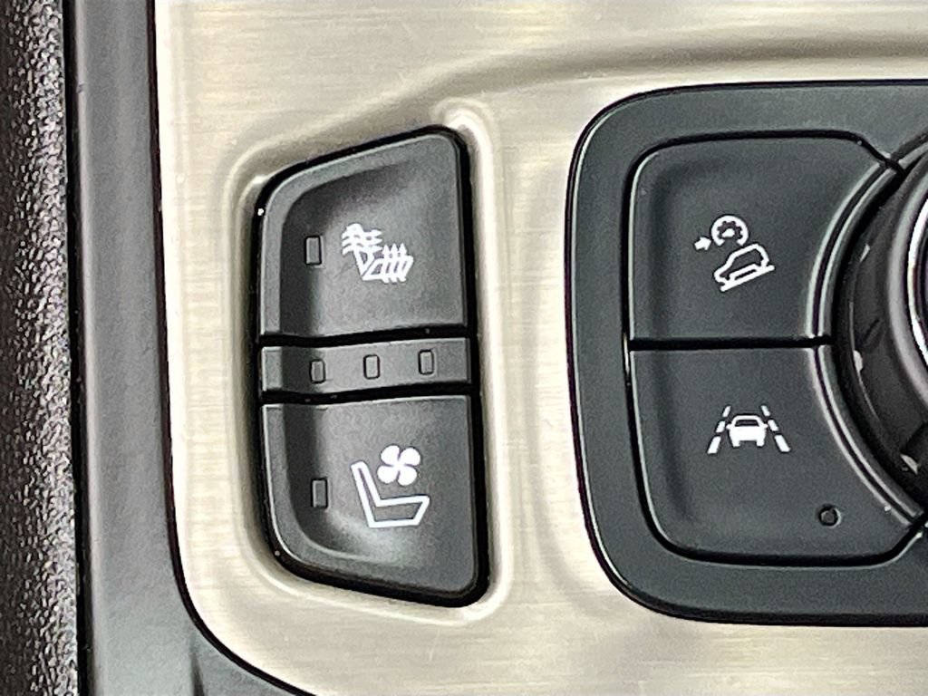 Used 2024 GMC Terrain Denali w/ Black Diamond Edition AWD/4WD image 21