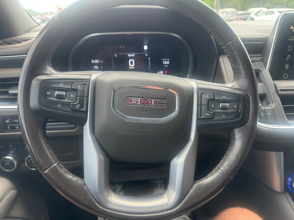 Used 2022 GMC Yukon SLT w/ SLT Luxury Package AWD/4WD image 3
