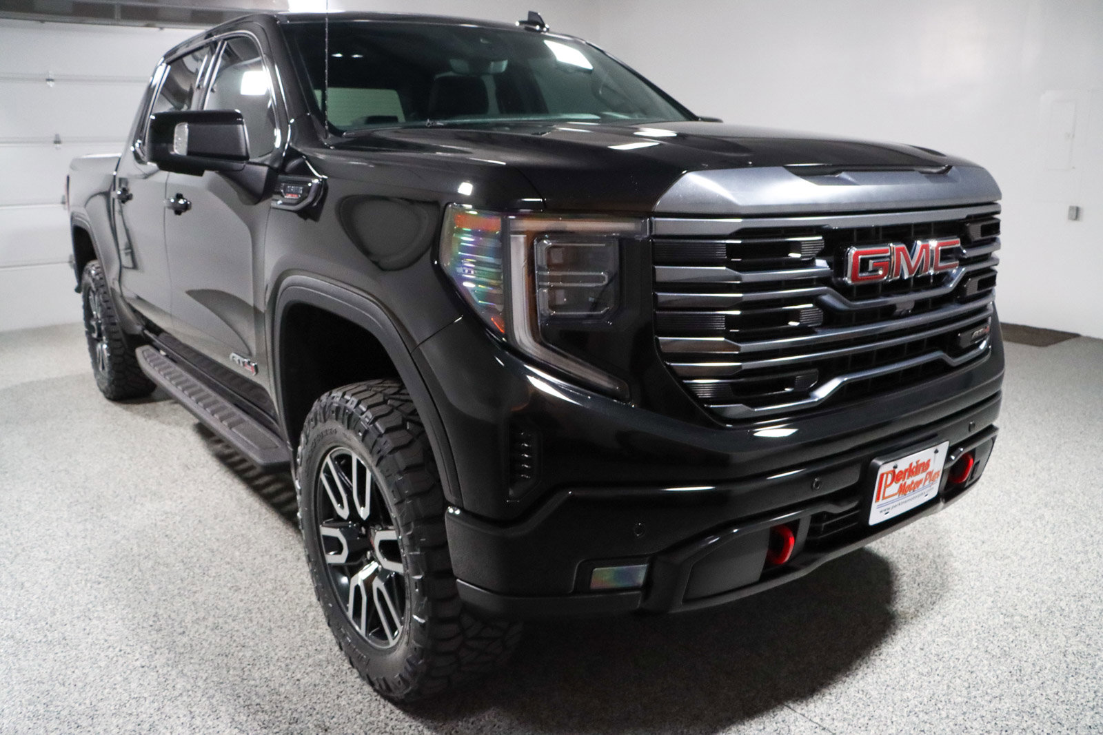 Used 2024 GMC Sierra 1500 AT4 w/ Technology Package AWD/4WD image 6
