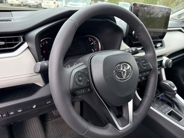 Used 2025 Toyota RAV4 XLE Premium w/ Weather Package AWD/4WD image 21