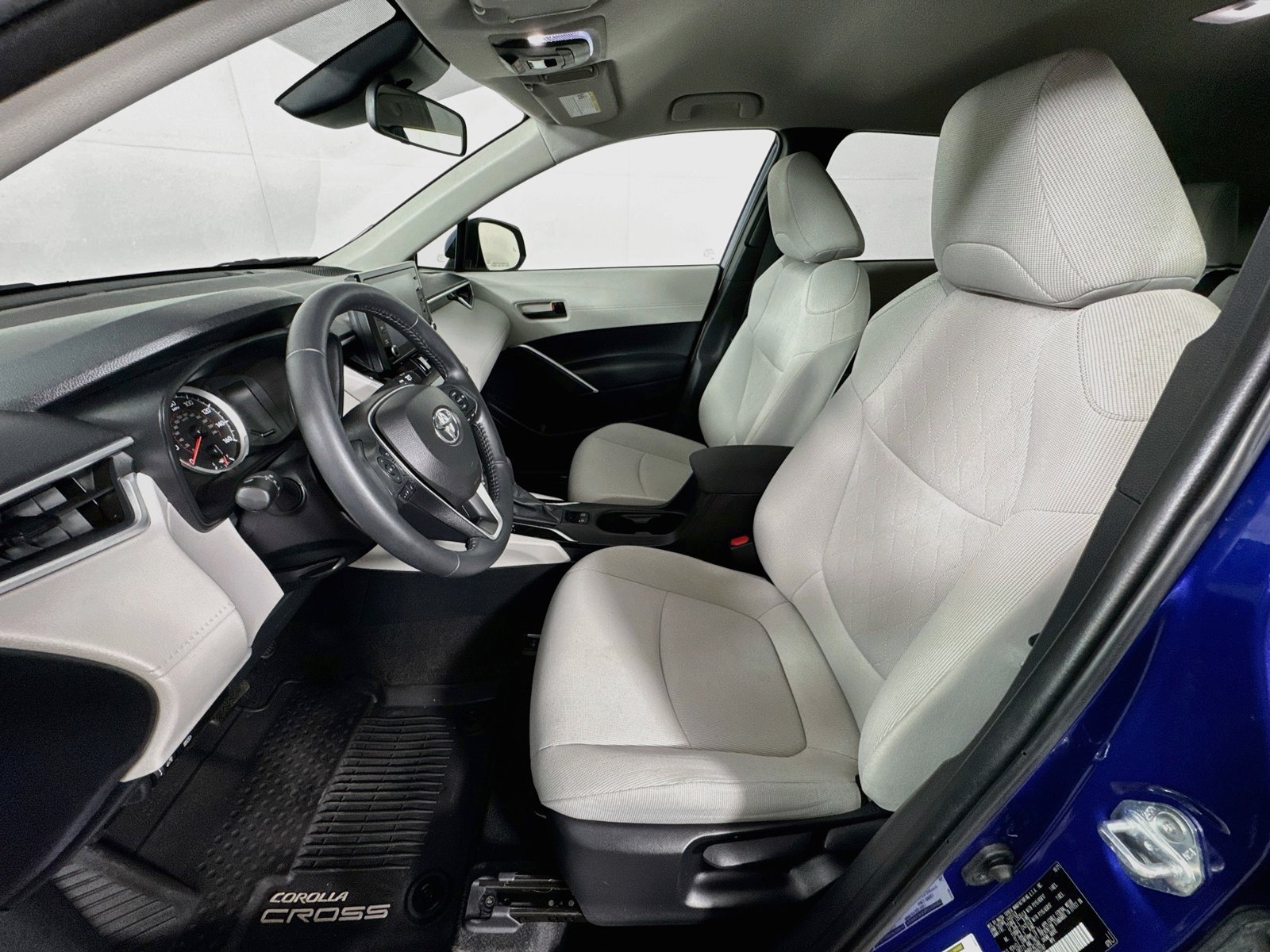 Certified 2022 Toyota Corolla Cross LE AWD/4WD image 19