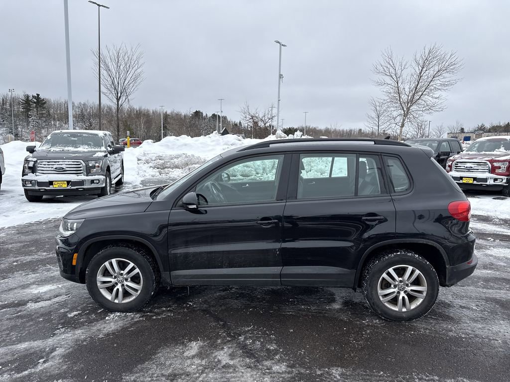Used 2017 Volkswagen Tiguan S image 9