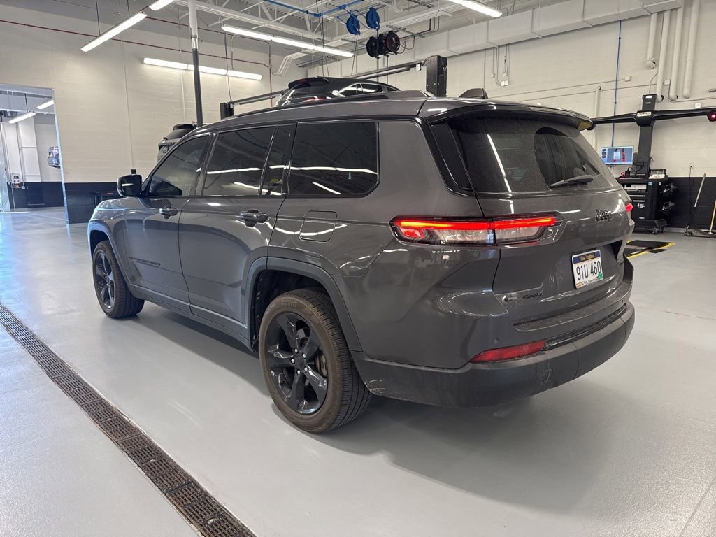 Used 2022 Jeep Grand Cherokee L Limited w/ Black Appearance Package AWD/4WD image 7