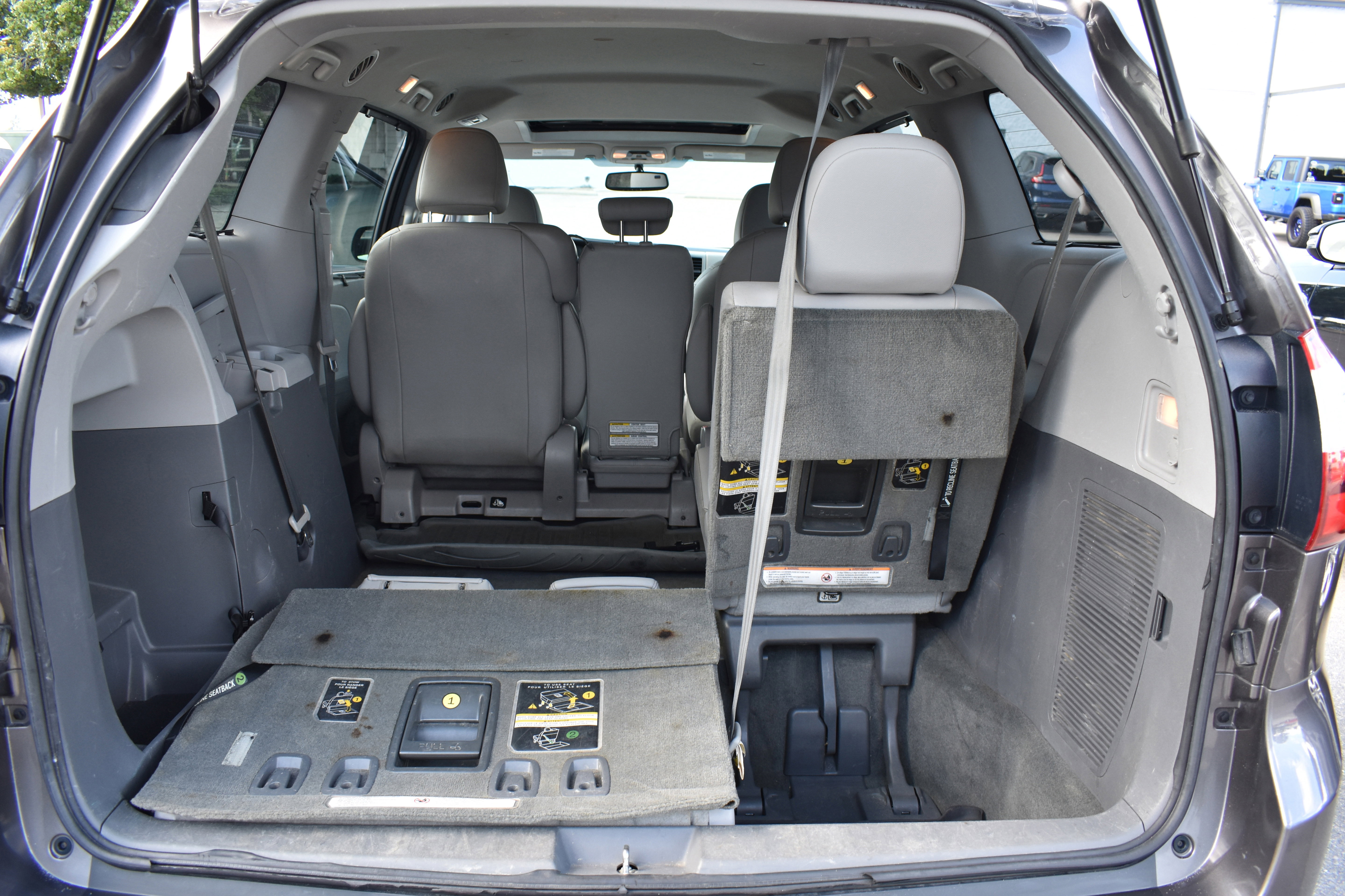 Used 2017 Toyota Sienna L image 34