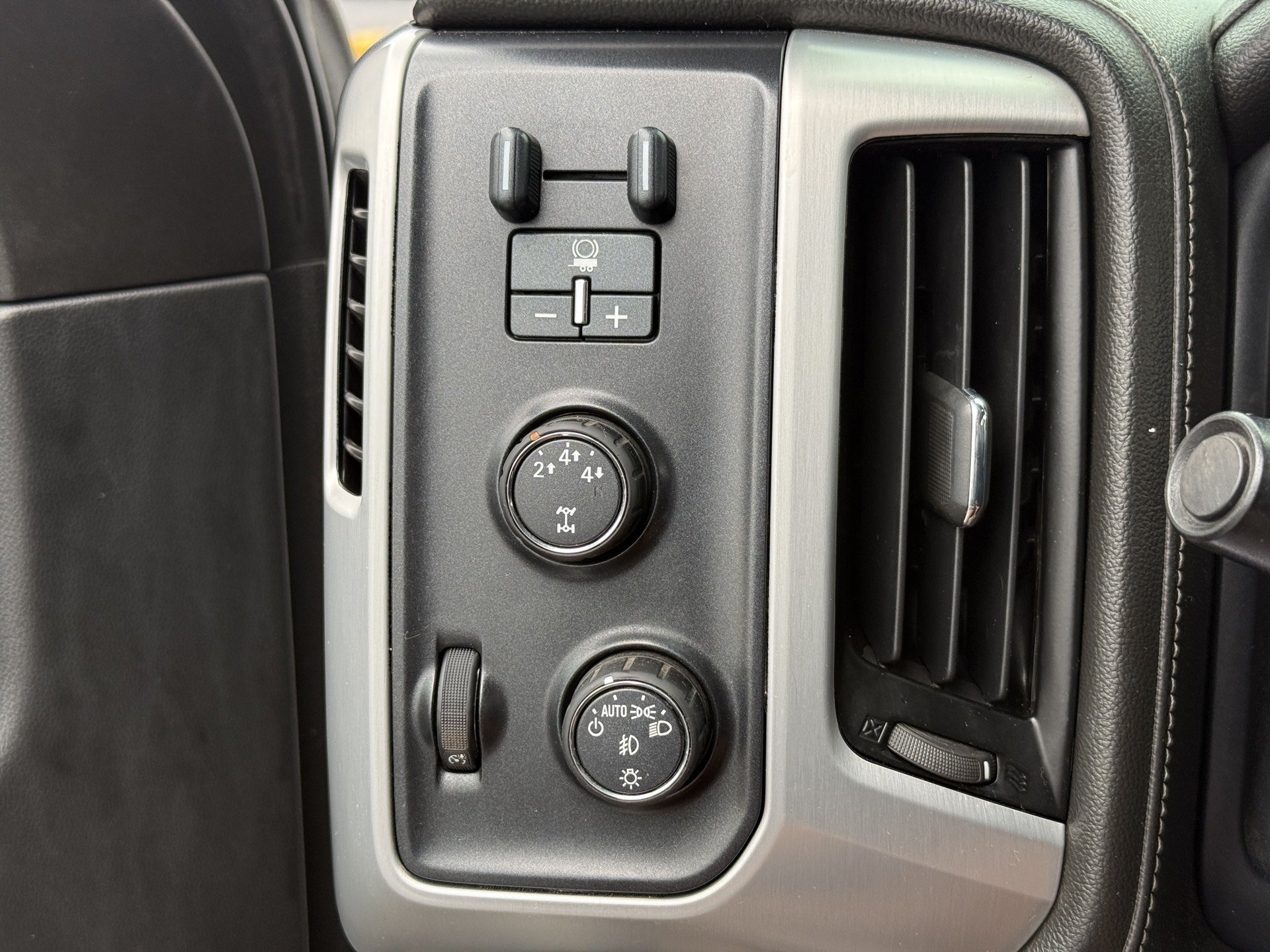 Used 2015 GMC Sierra 2500 SLT AWD/4WD image 31